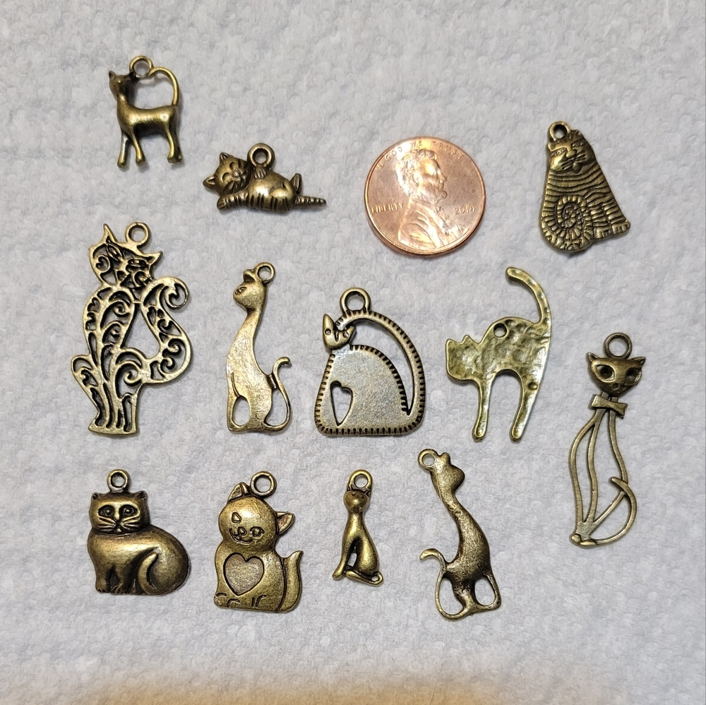 DESTASH - Bronze cat charms